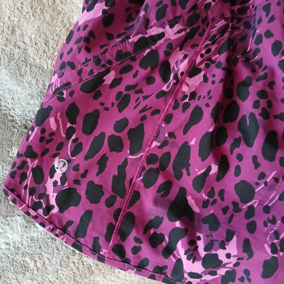 Lululemon Track That Mid-Rise Lined Short 5" - Picture 5 of 7